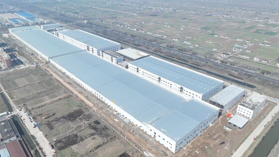 Pre‑manufactured steel frame components field installation factory building food‑processing plant stock warehouse transit logistics station