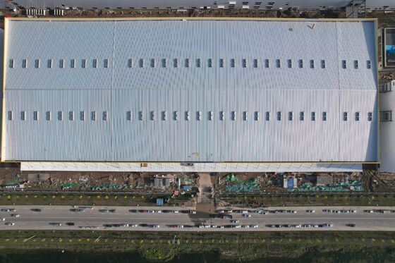 Pre‑manufactured steel frame components field installation factory building food‑processing plant stock warehouse transit logistics station