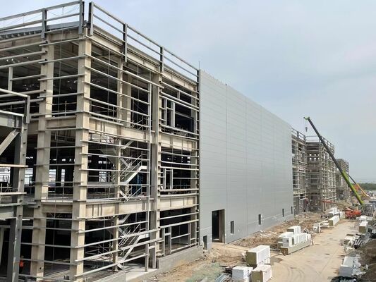 Steel purlin and column framework building customizable layout heavy‑duty crane base suitable for manufacturing workshop raw‑material warehouse